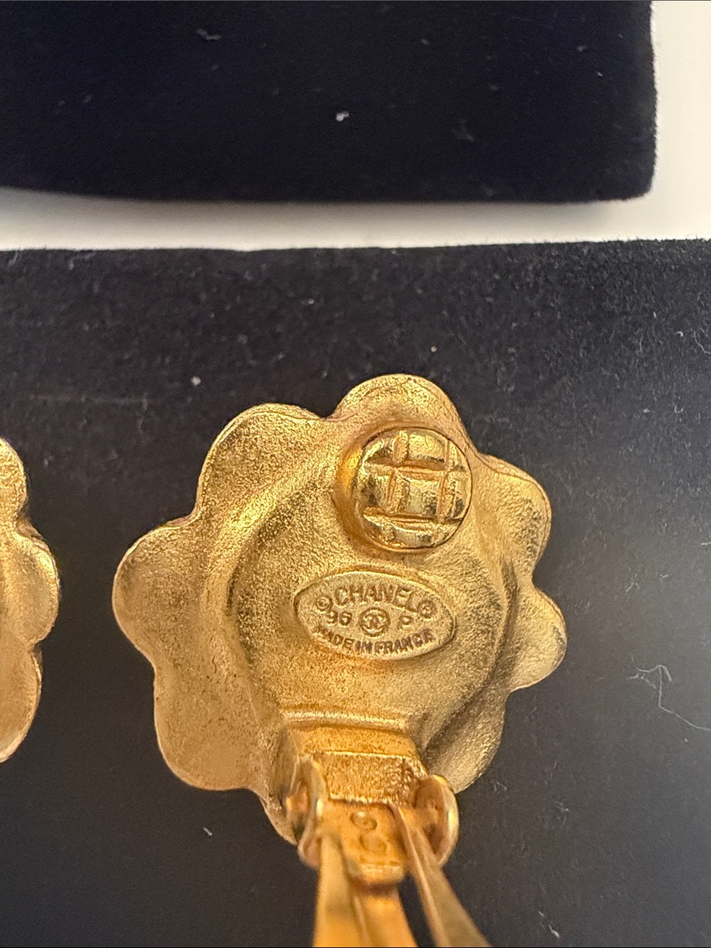 Chanel Gold-Tone Flower Clip-on Earrings - Picture 4 of 6